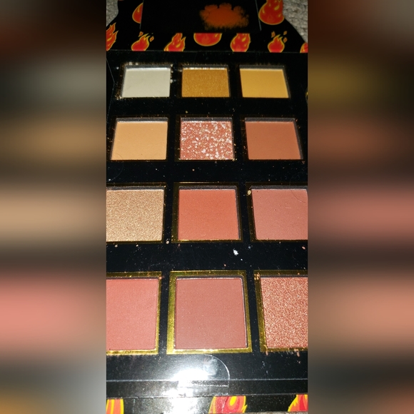 š„Flamin' HOT Cheetos Eyeshadow Palette 12 Shade LIMITED EDITIONš„ - Picture 9 of 15